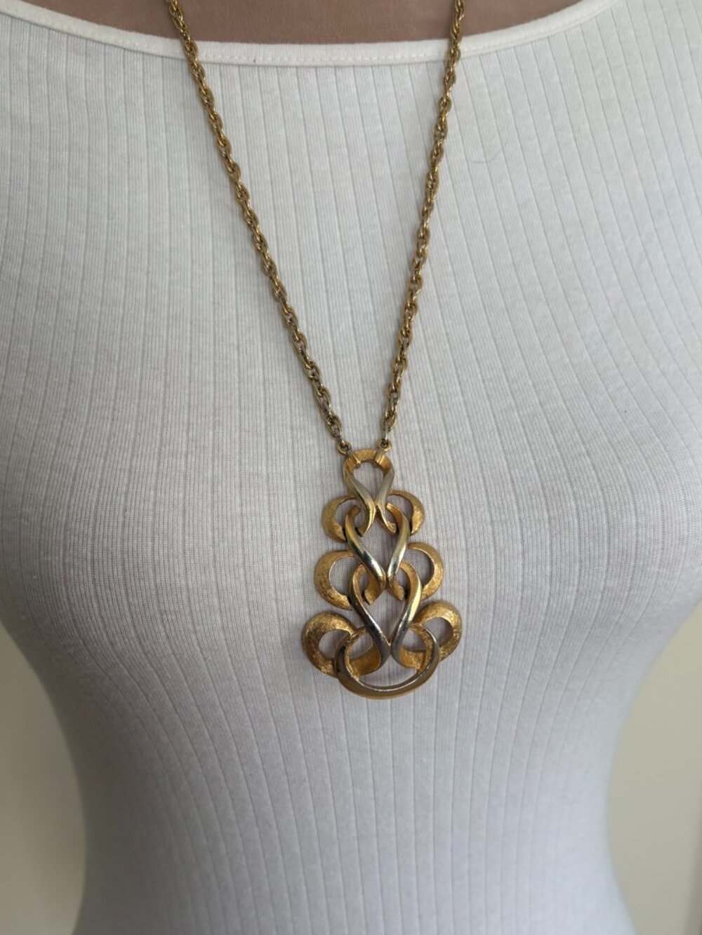 Vintage Crown Trifari Two Tone Modernist Ribbon Scroll Pendant Necklace 1960s